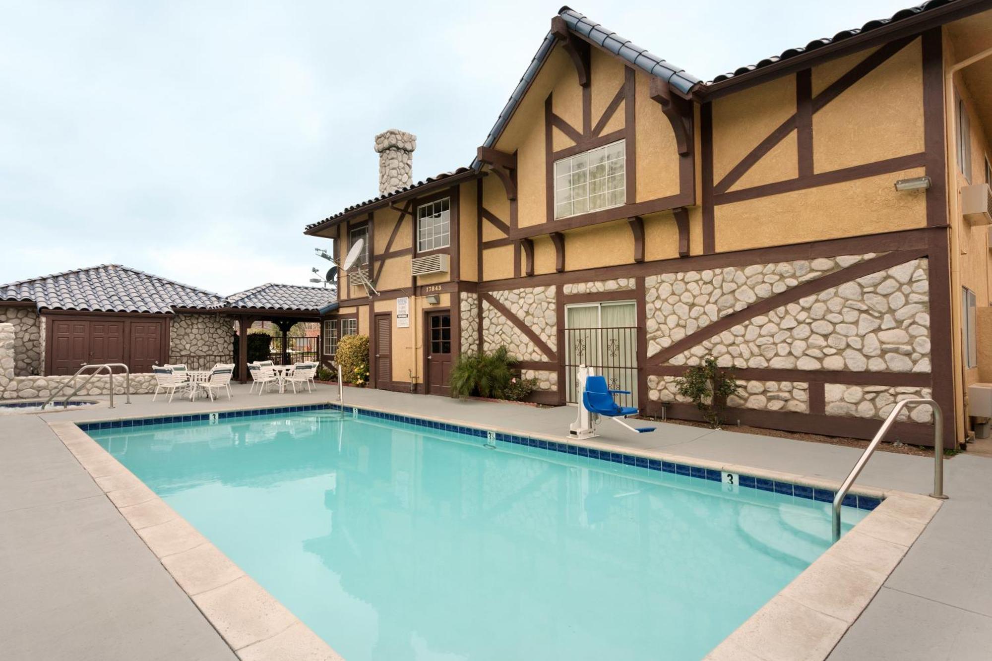 Triplodge Of Santa Clarita Exterior photo